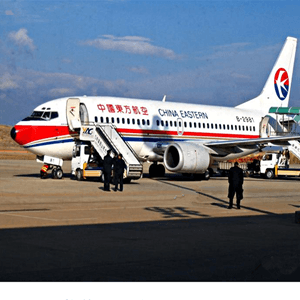 大连机场空运航空快运业稳步发展的原因是什么？